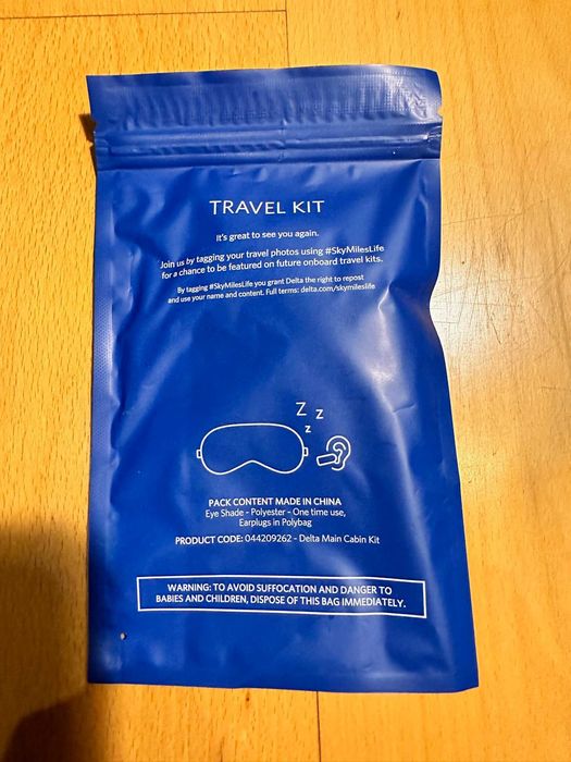 Zestaw do spania: maseczka na oczy + zatyczki do uszu, nowe