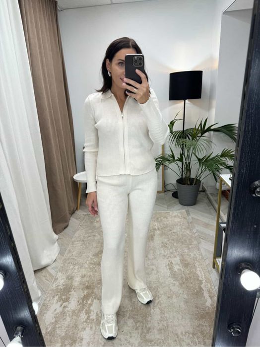 Продам костюм та джинси