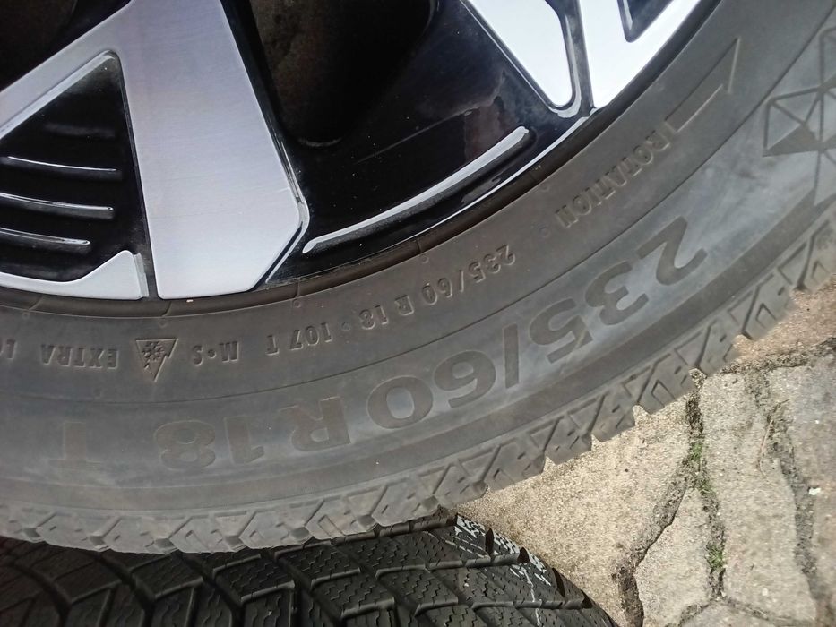 Koła aluminiowe  Toyota 18" z oponami zimowymi Continental