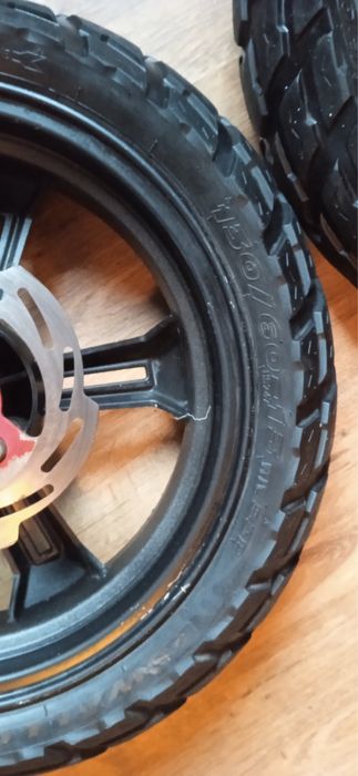 Продам колесо скутера R13 переднее и заднее