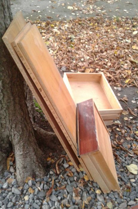 Сервант у комплекті з навісними полками давніх часів Можлива доставка