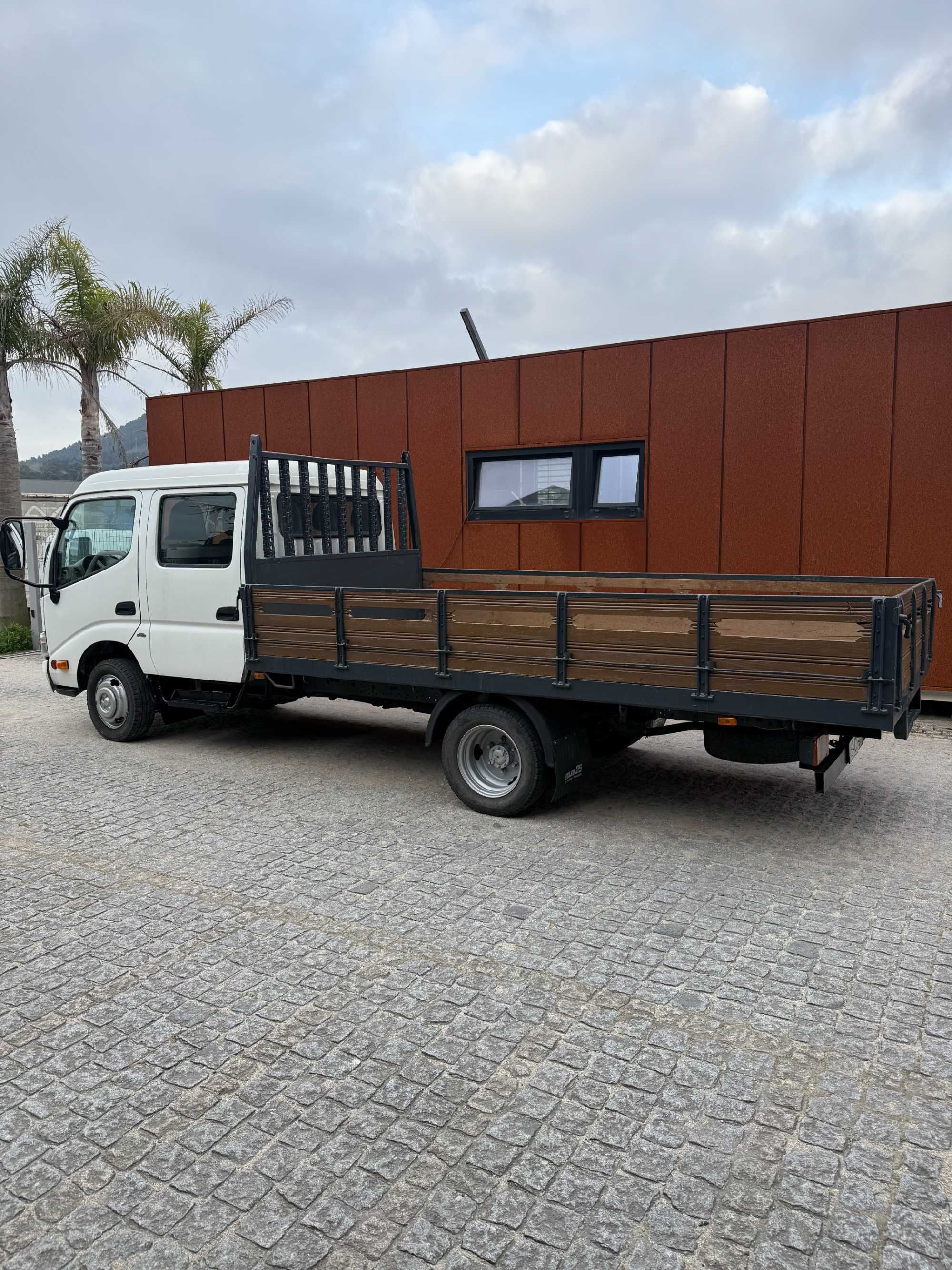 Carrinha Toyota dyna cabine dupla