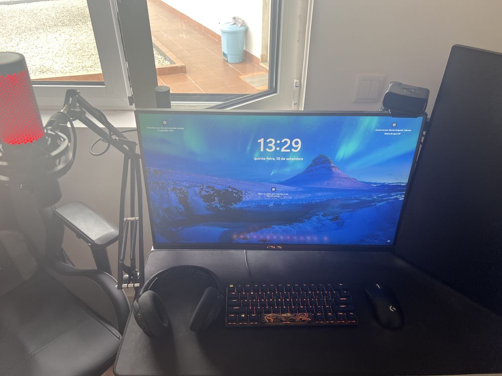 • Setup Gaming Completo Como novo! : PC + Monitor + Periféricos