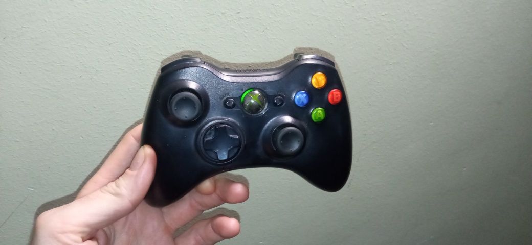 Xbox 360 slim ,геймпад, ігри