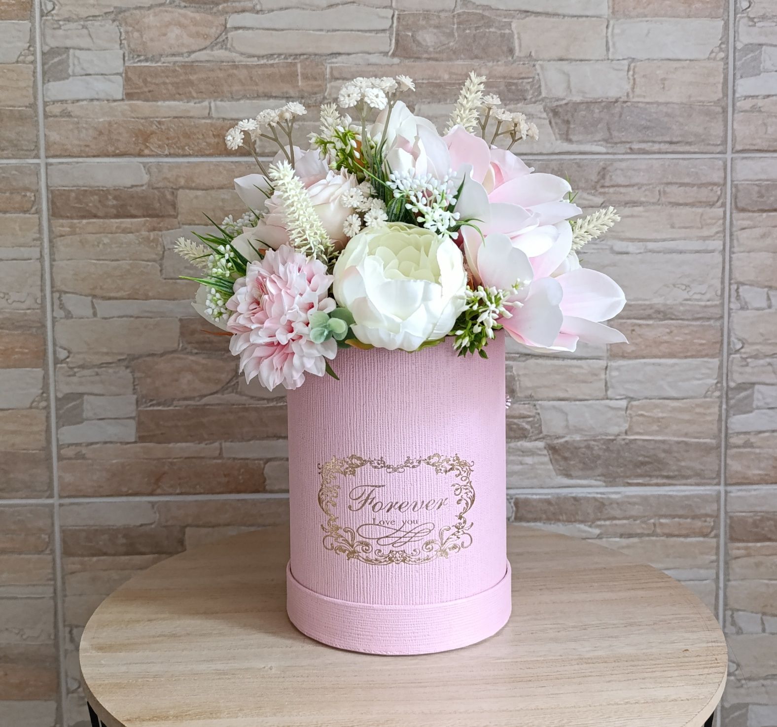 Elegancki flower box. Prezent. Dekoracja do domu. Kompozycja kwiatowa