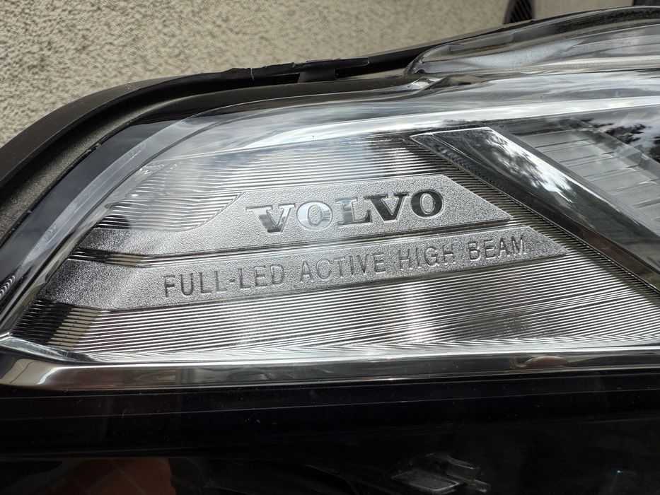 Volvo XC 90 lampa prawa full led active high beam OE 32228