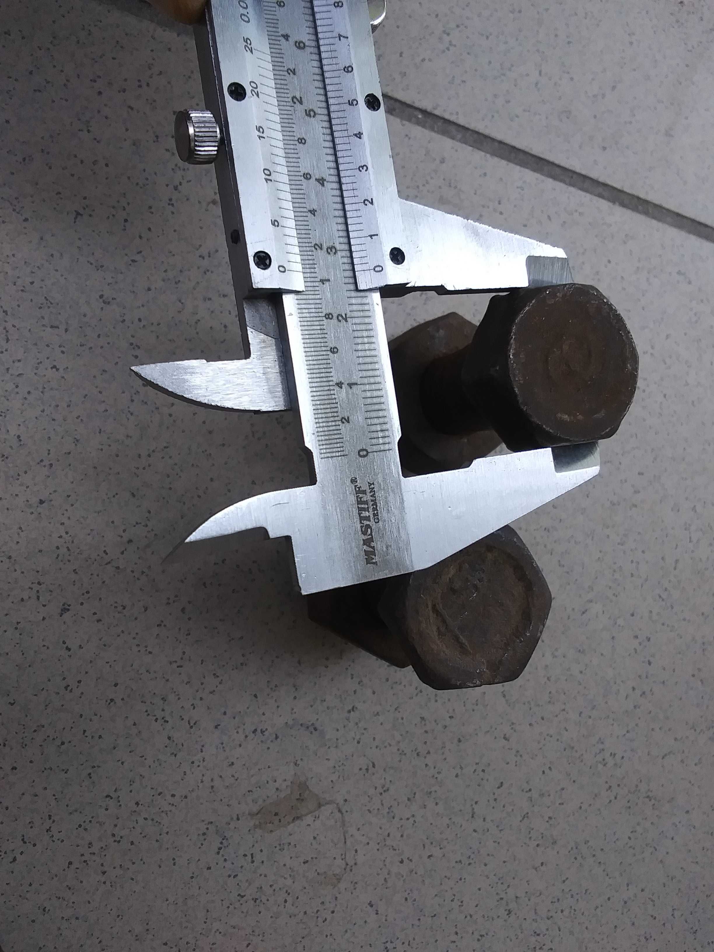 Stare śruby zabytkowe przedmioty fi 17 mm 6 cm z PRL śruba vintage