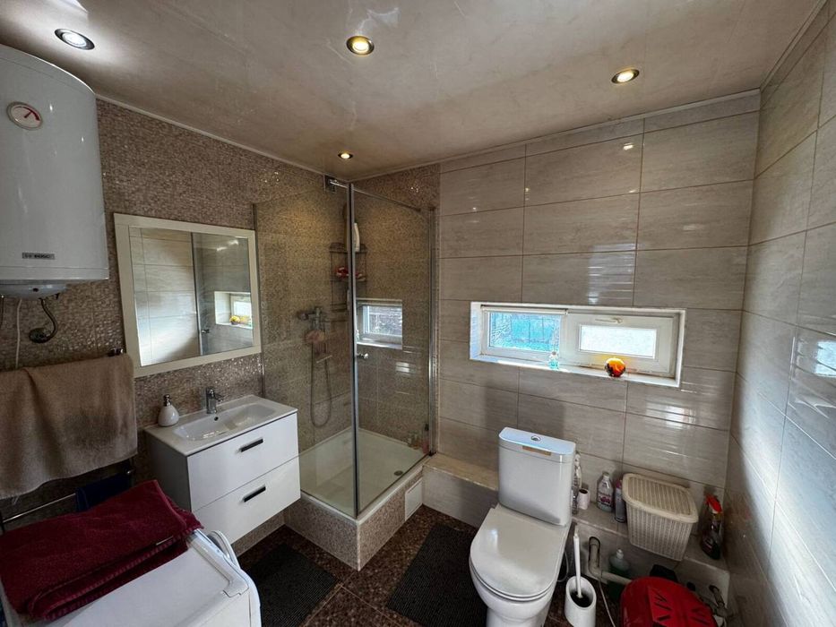 Великий світлий будинок з ремонтом, з підвалом та мансардою 37681