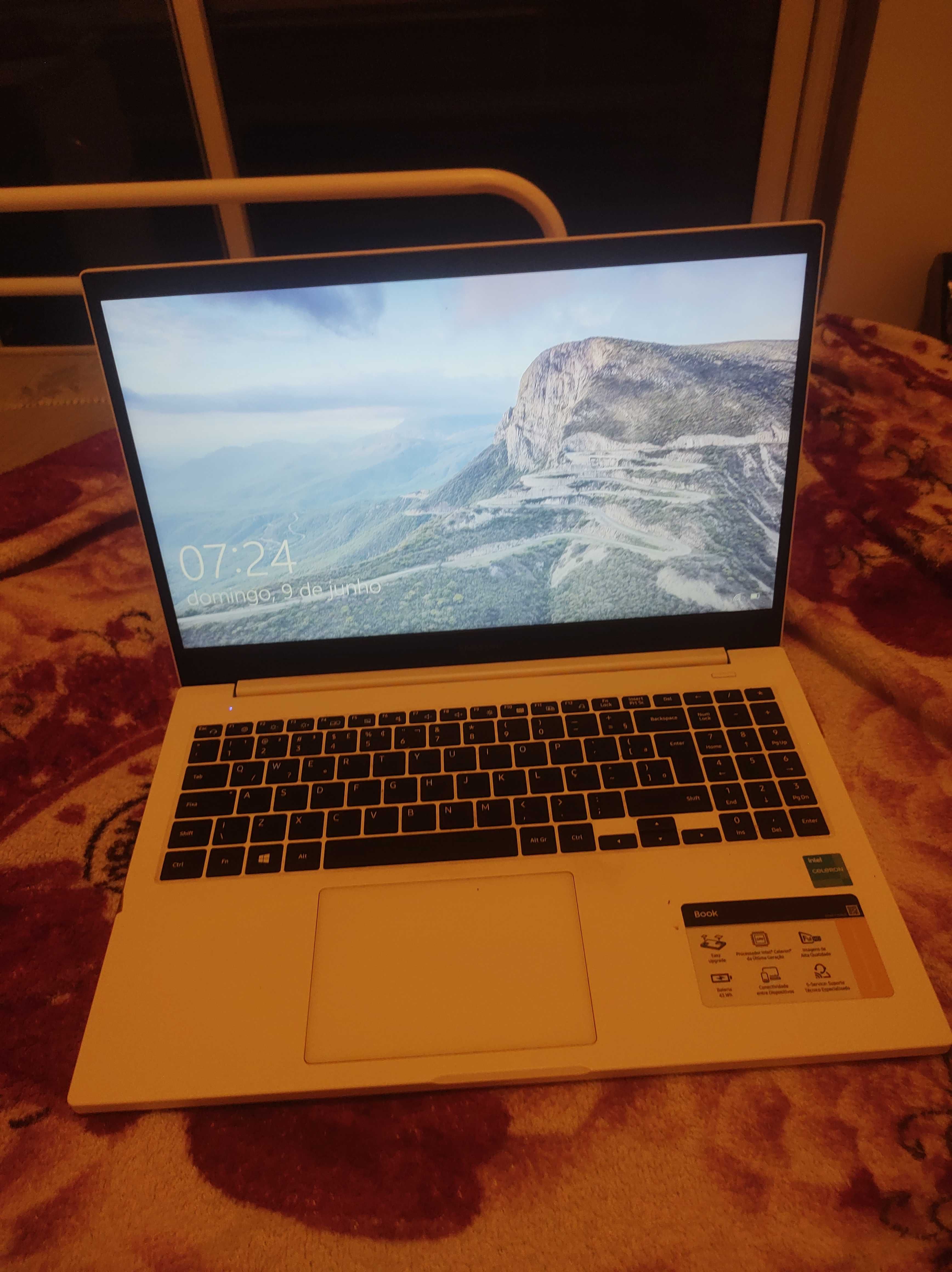 Notebook sem novo em ótimo estado de conservação