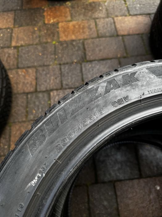 Opony Bridgestone Blizzak 235/45 R18 98V zimowe