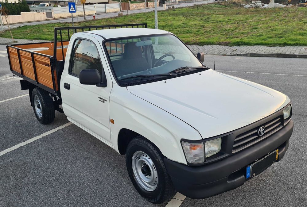 toyota hilux poucos km