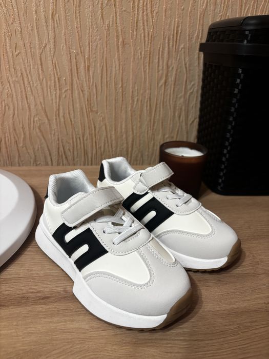 Кроссовки 28 размер новые