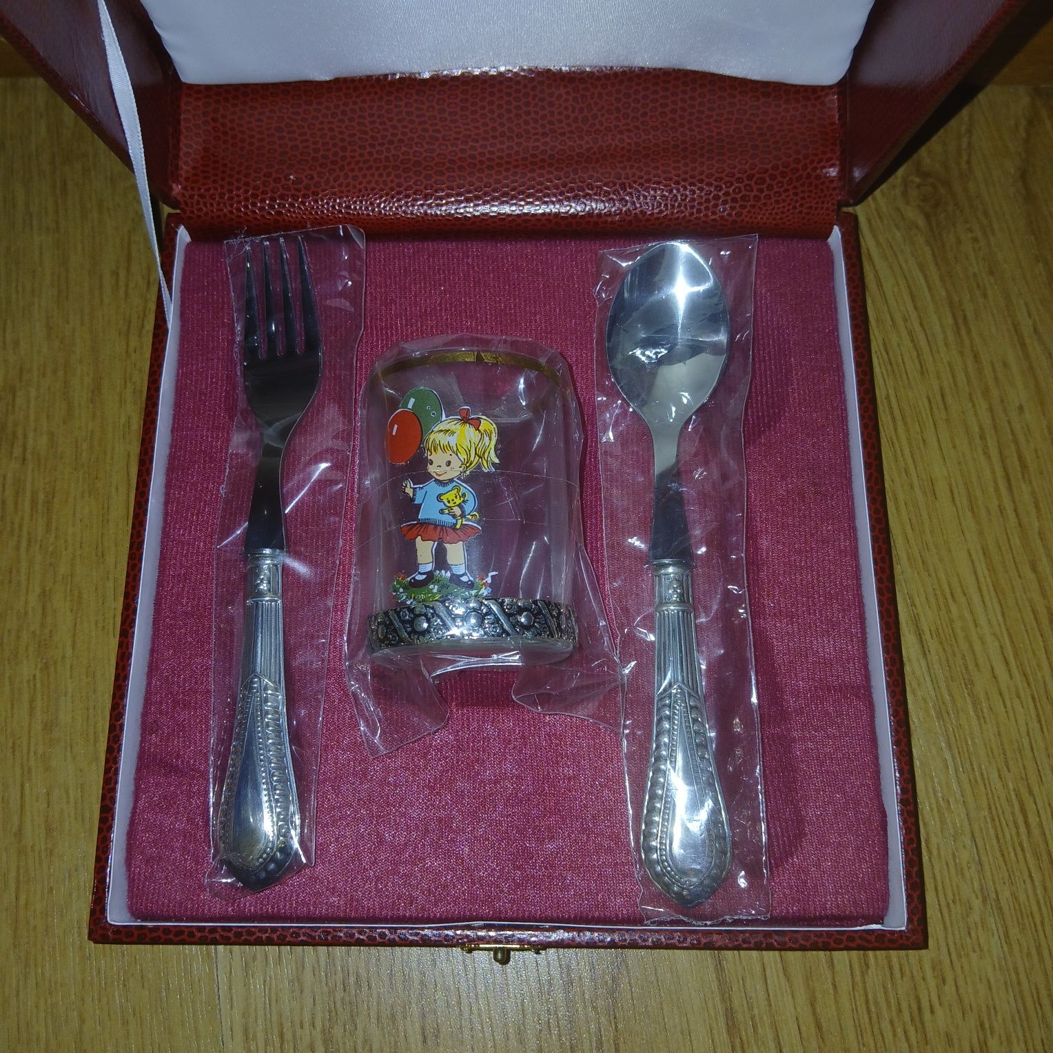 Conjunto de loiça infantil em prata