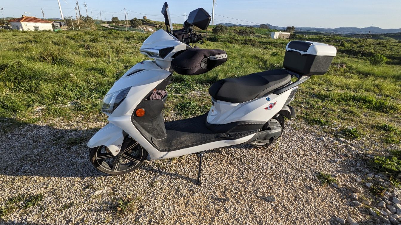 Scooter elétrica 72v 1500w semi nova matriculada