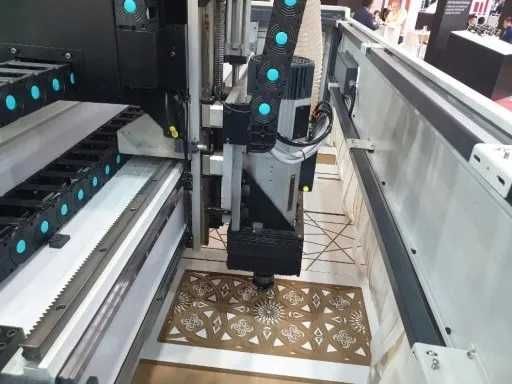 Frezarka CNC AES Stół roboczy 2100x3200 2 pompy Becker używana 2019
