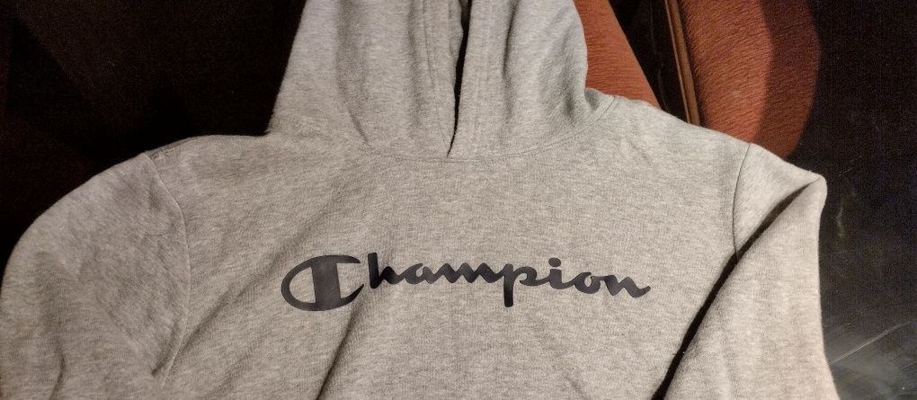 Sweatshirt champion cinzenta com logotipo estampado