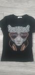 T-shirt czarny z tygrysem z cyrkonii