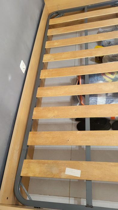 Estrado cama de solteiro/a. Em bom estado.  90x200 m