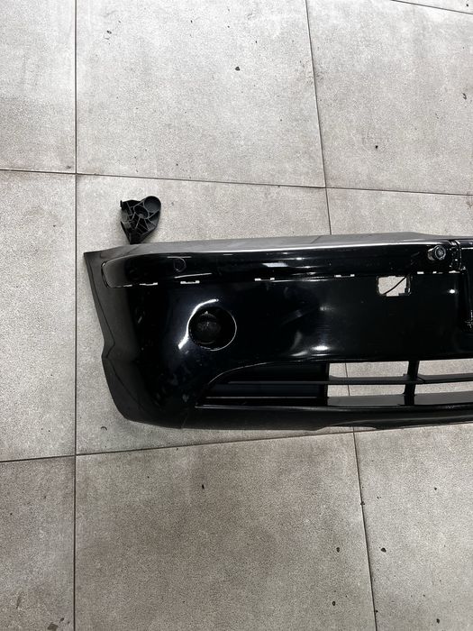 Продам передний бампер с противотуманками на BMW e46 рест.