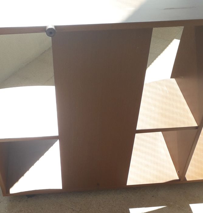 Secretária com rodinhas e tampo para teclado