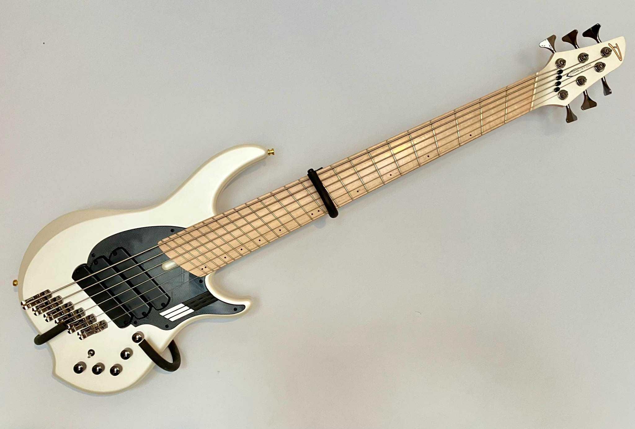 Gitara Basowa - Dingwall NG3 Adam "Nolly" Getgood 6 Ducati Pearl White