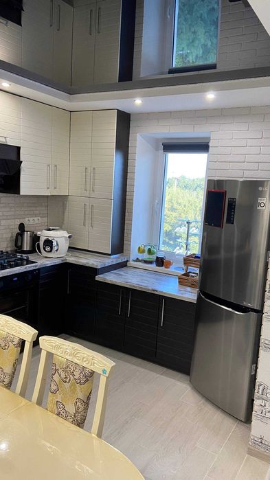 Продам 3 кімнатну квартиру 5/5 (пр-т Будівельників 32А)