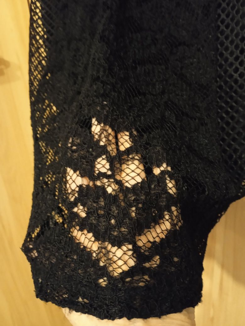 Ładna sukienka koronkowa,czarna.Rękaw 3/4. H&M. S . Szczegóły w opisie