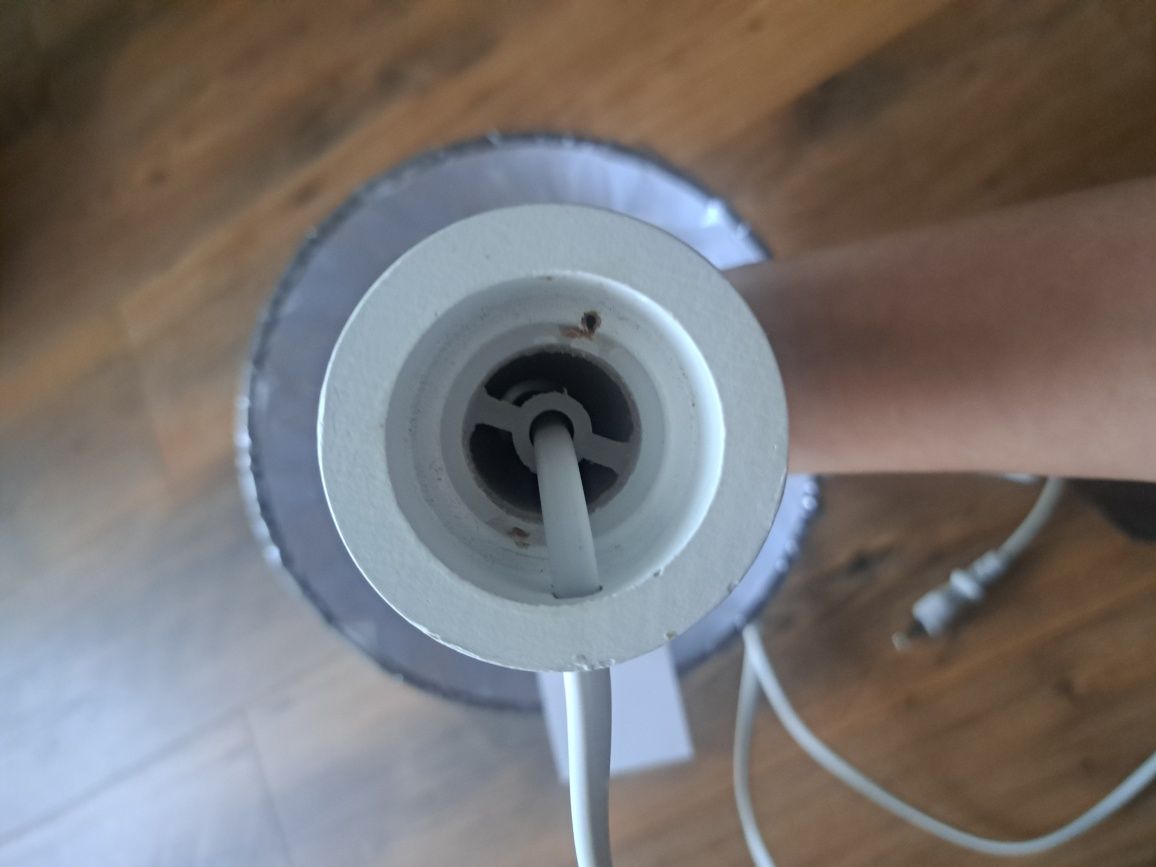Lampka nocna z kloszem