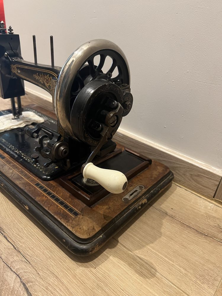 Колекційна швейна машинка Naumann