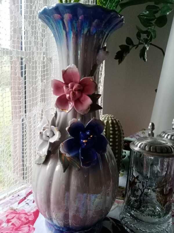 Wysoki porcelanowy wazon 3D róże