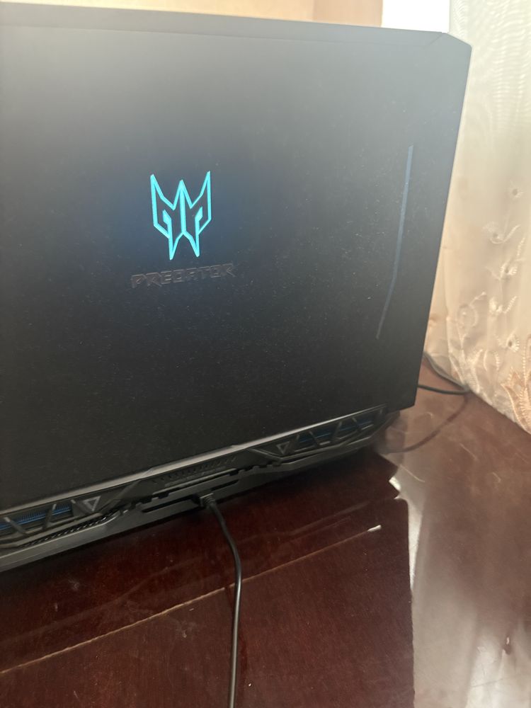 Продам ноутбук acer predator helios 300 ph315-52
