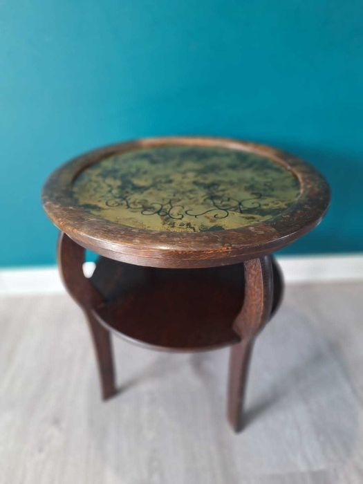 Na sprzedaż oryginalny, drewniany stolik.