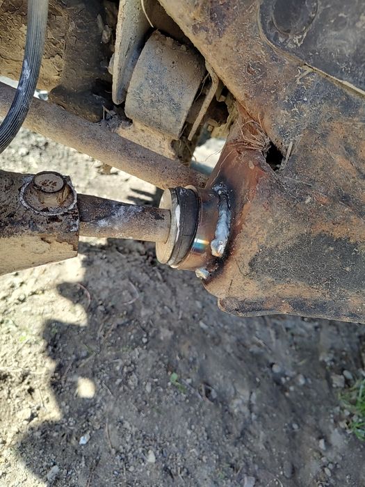 Miseczki do drążka reakcyjnego nissan Terrano 2 93-04 ZESTAW NAPRAWCZY