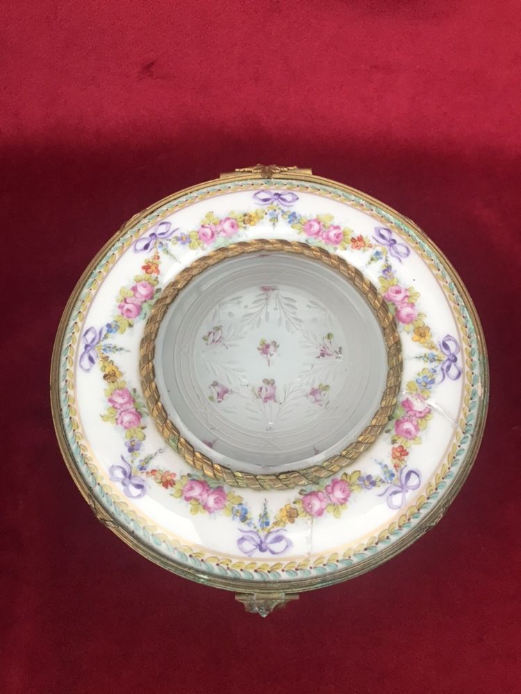 Sevres puzderko z porcelany