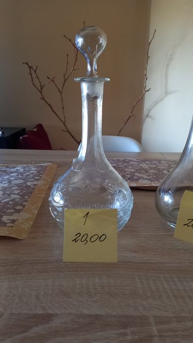 Garrafas de vidro e cristal