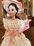 Boneca com vestido em lã. Feito à mão