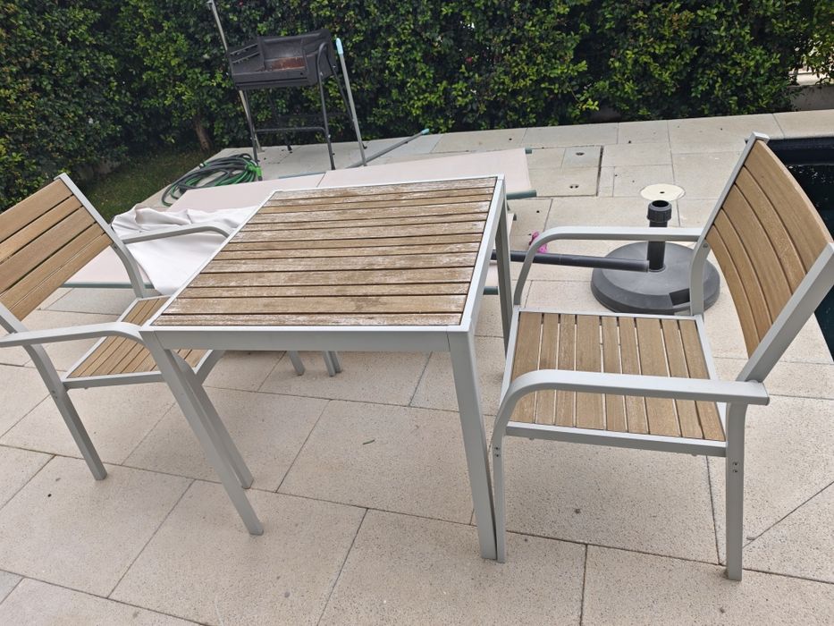 Conjunto de mesa e cadeiras exterior