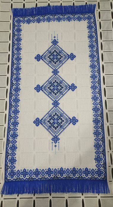 Вишита серветка-доріжка