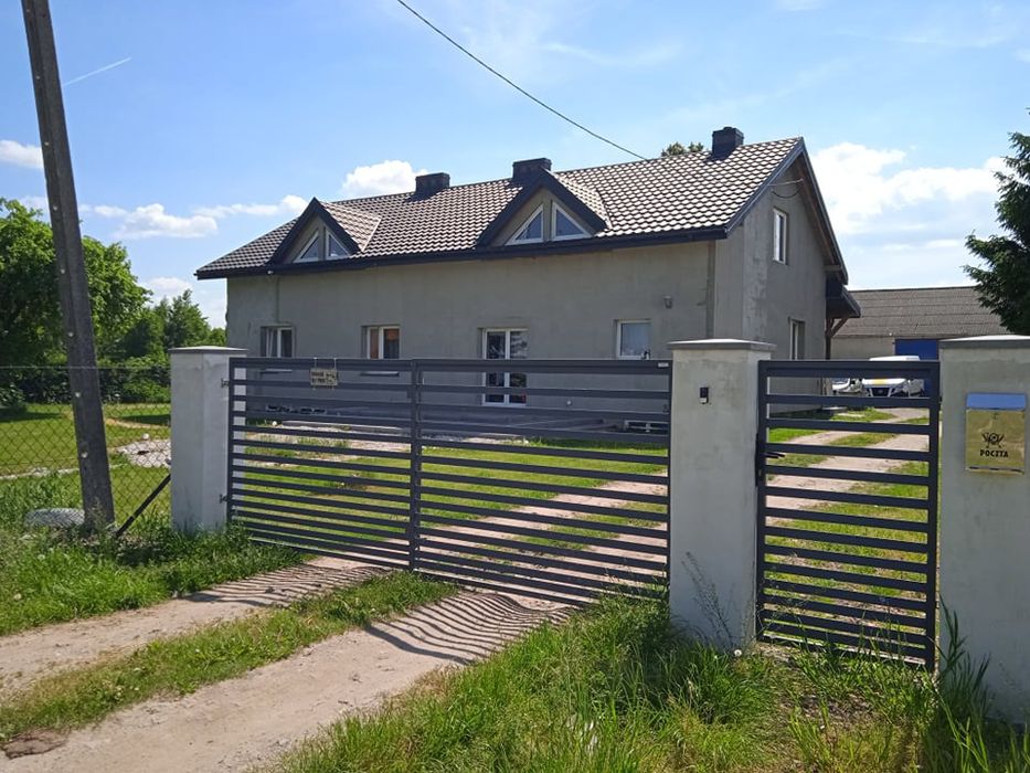 Dom z zabudową gospodarczą na spokojnej wsi (120m2 i budynki 400 M2)