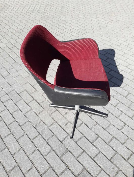Fotel obrotowy muszelka PRL Vintage design lata 70