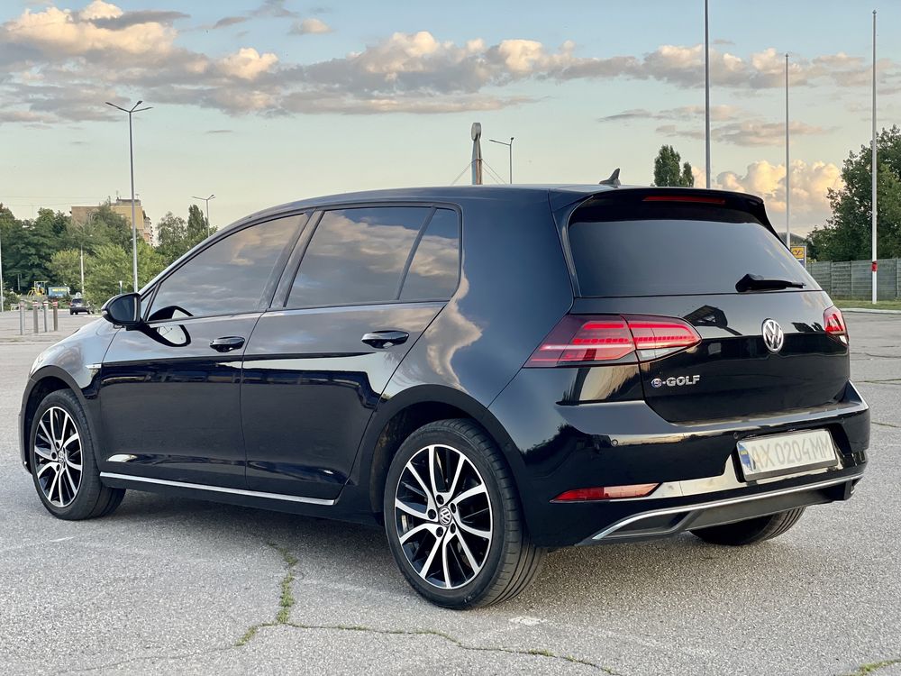 Продам самый максимальный VW E-Golf 36kw TOP