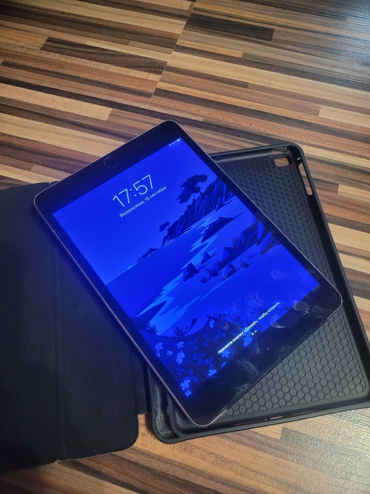 Apple IPad 4mini 64Gb (A1550)+чохол