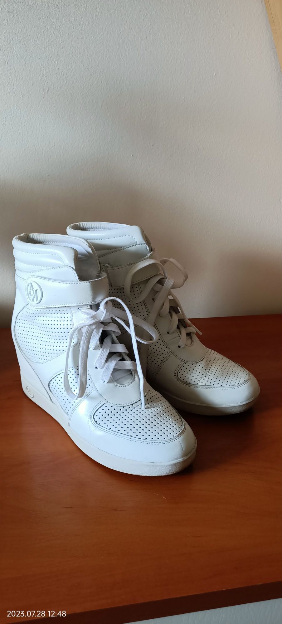 39 Armani Jeans sneakers