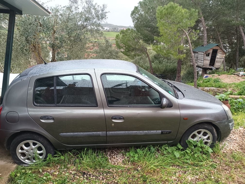 Renault Clio para peças