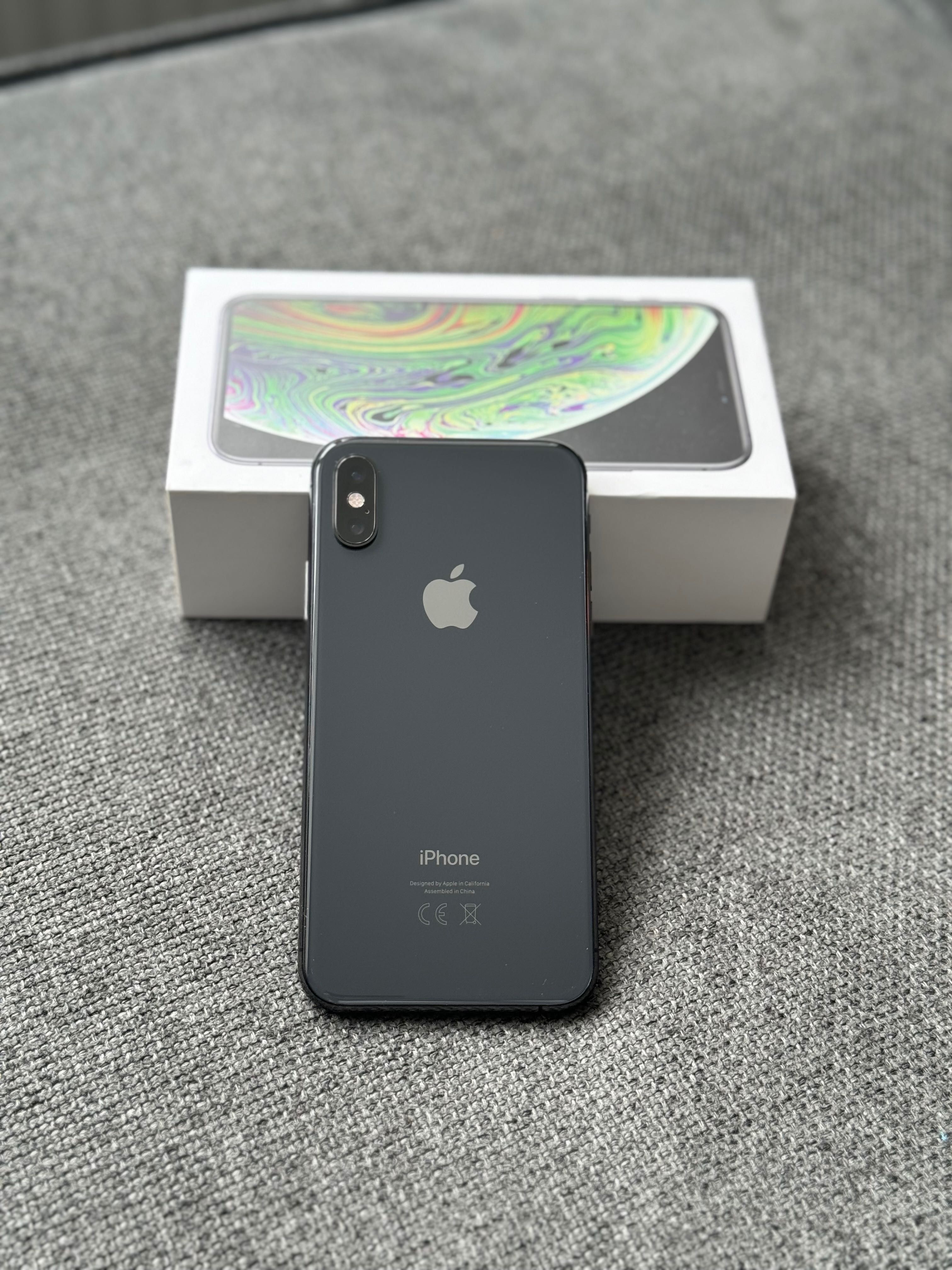 iPhone XS 64 GB.