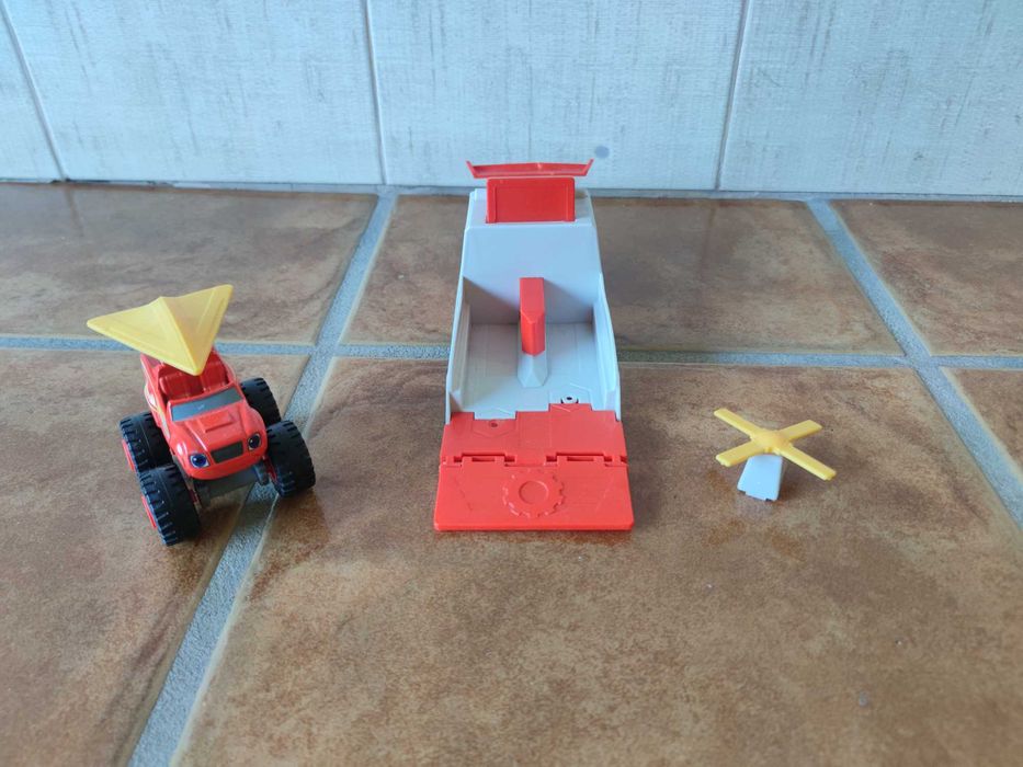 3 Veículos de brincar