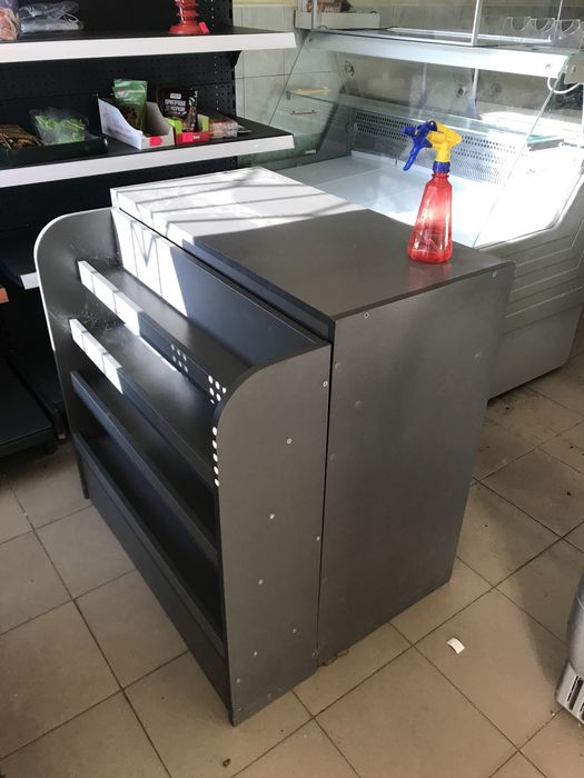 Касове місце та прикасовий стелаж