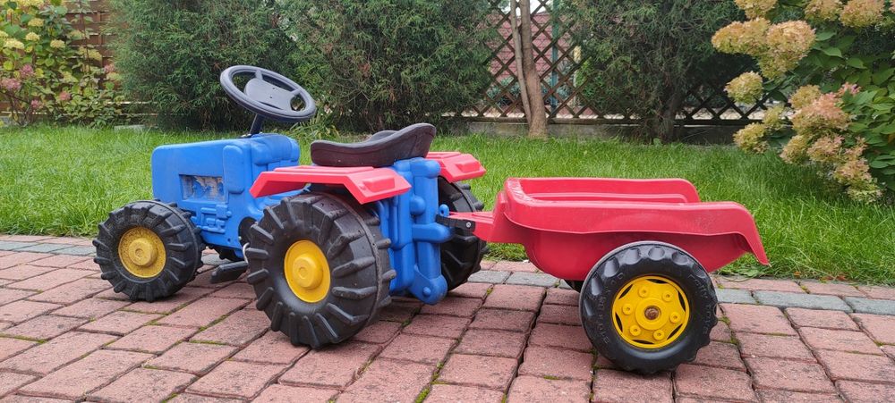 Traktor, zabawka dla  dzieci na pedały z przyczepą