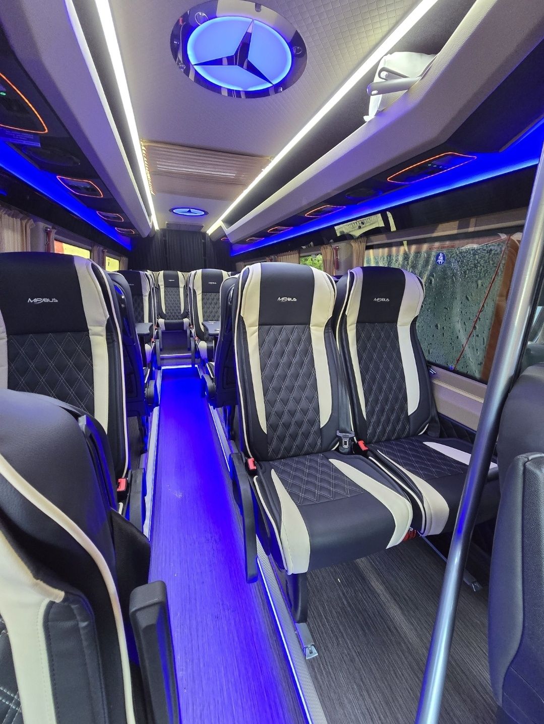 Wolne busy na Lipiec Sierpień Wynajem busów 9-8 osobowych rent bus