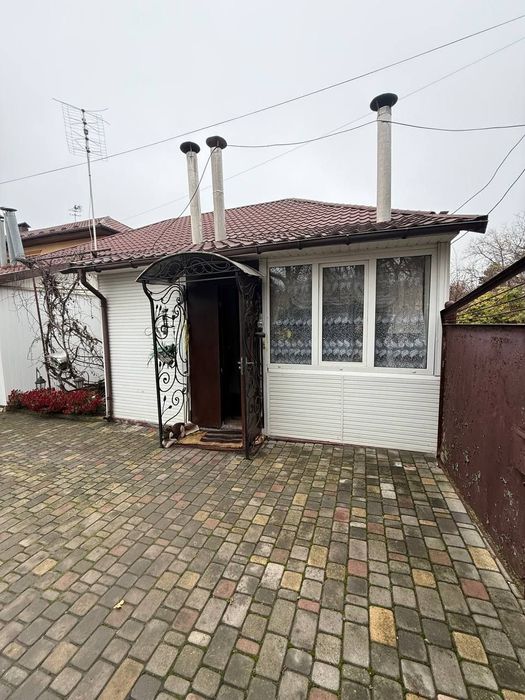 Продам частину  будинку